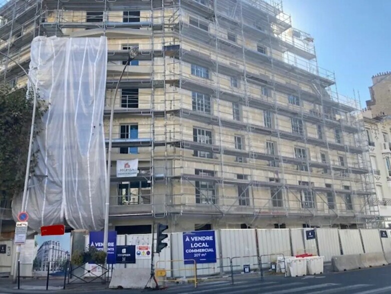 Commerce de détail dans Courbevoie à vendre - Photo de construction - Image 1 de 6