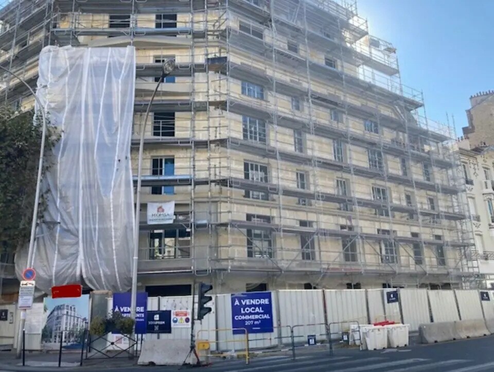 Commerce de détail dans Courbevoie à vendre Photo de construction- Image 1 de 7