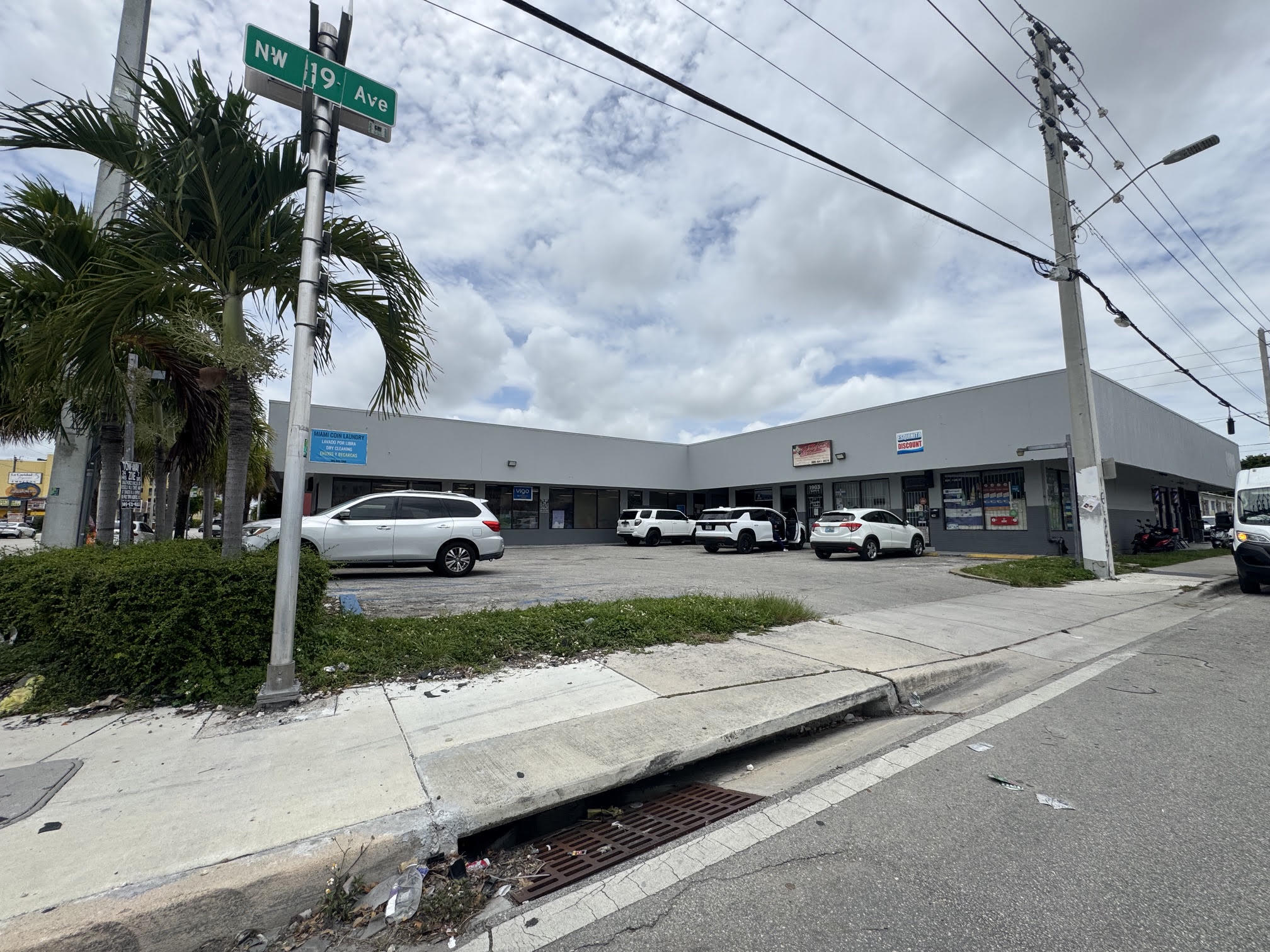 West Flagler Properties portfolio of 2 properties for sale on LoopNet.ca Building Photo- Image 1 of 7