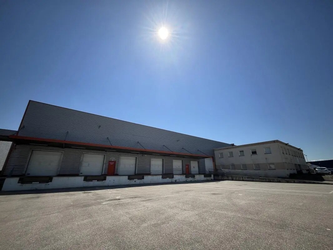 14 Avenue Maréchal Juin, Saint-Laurent-de-Mure for lease Building Photo- Image 1 of 26