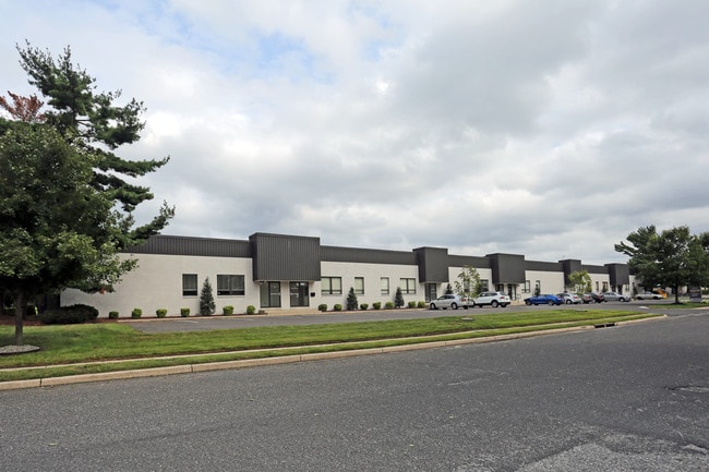 Plus de détails pour 1812 Underwood Blvd, Delran, NJ - Local d'activités à louer