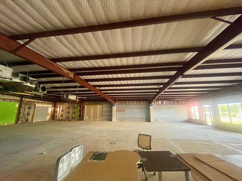 906 Us Highway 271 S, Gilmer, TX à louer - Photo intérieure - Image 3 de 12