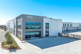 Tripoint Logistics Center - Entrepôt