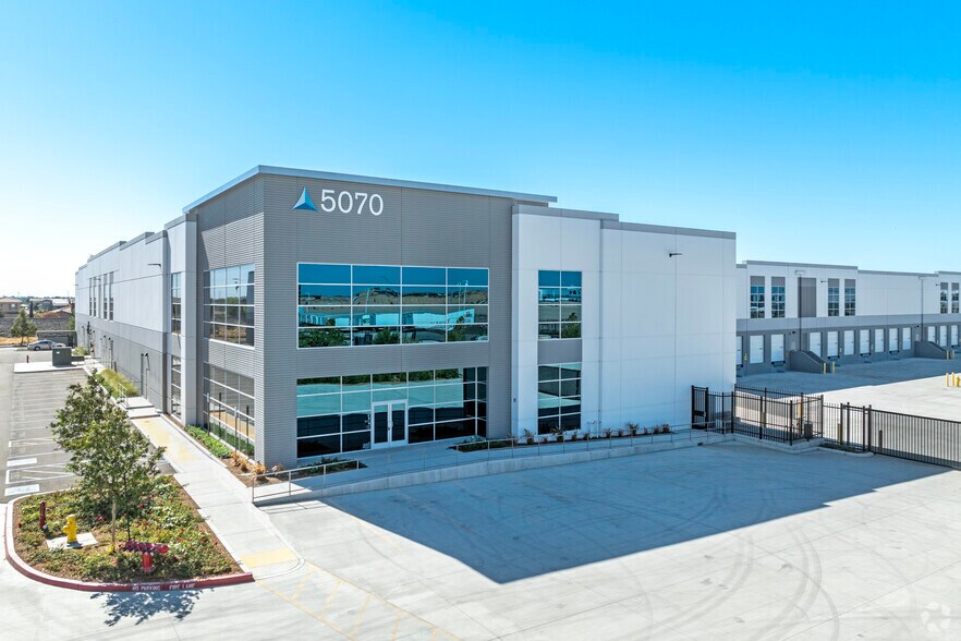 5070 Glacier St, Lathrop, CA à louer - Photo du bâtiment - Image 2 de 10