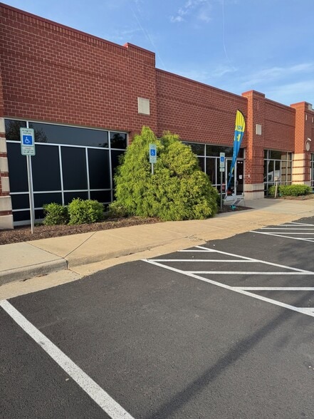 45305 Catalina Ct, Sterling, VA for sale - Building Photo - Image 2 of 16