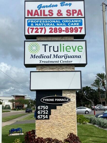 6750-6754 22nd Ave, Saint Petersburg, FL à louer - Photo du bâtiment - Image 1 de 10