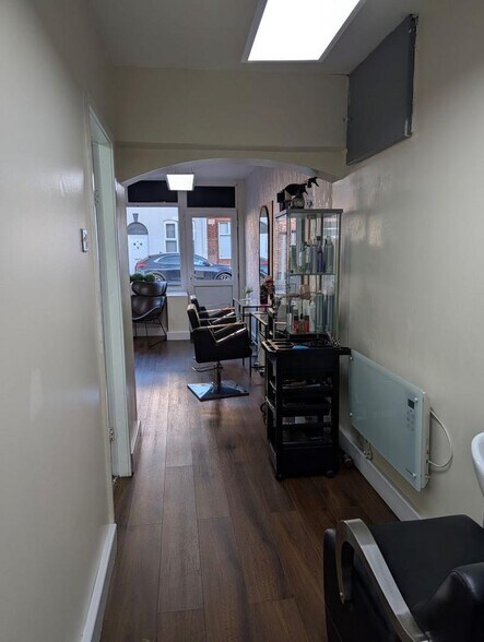 15 Bennett St, Hyde à vendre - Photo du bâtiment - Image 2 de 9