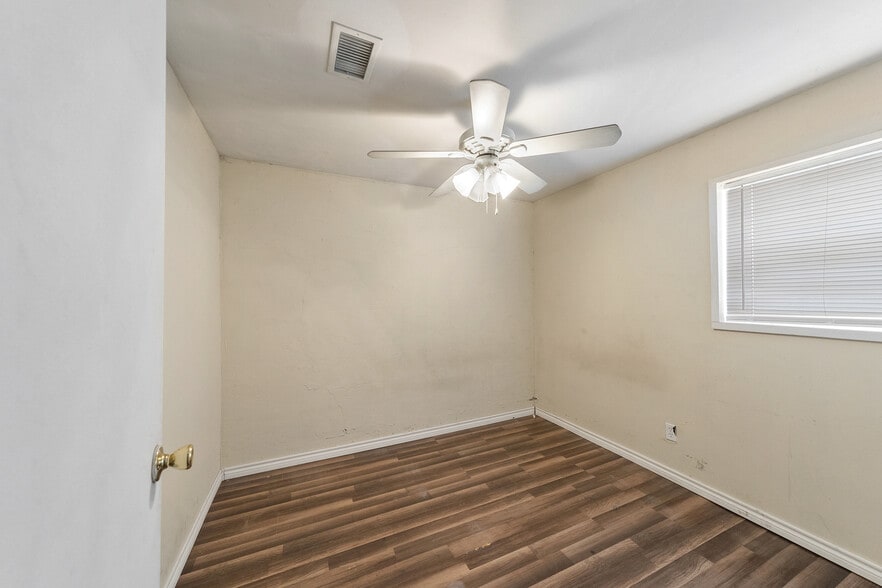 1425 State Highway 75 N, Huntsville, TX à louer - Photo du bâtiment - Image 2 de 26