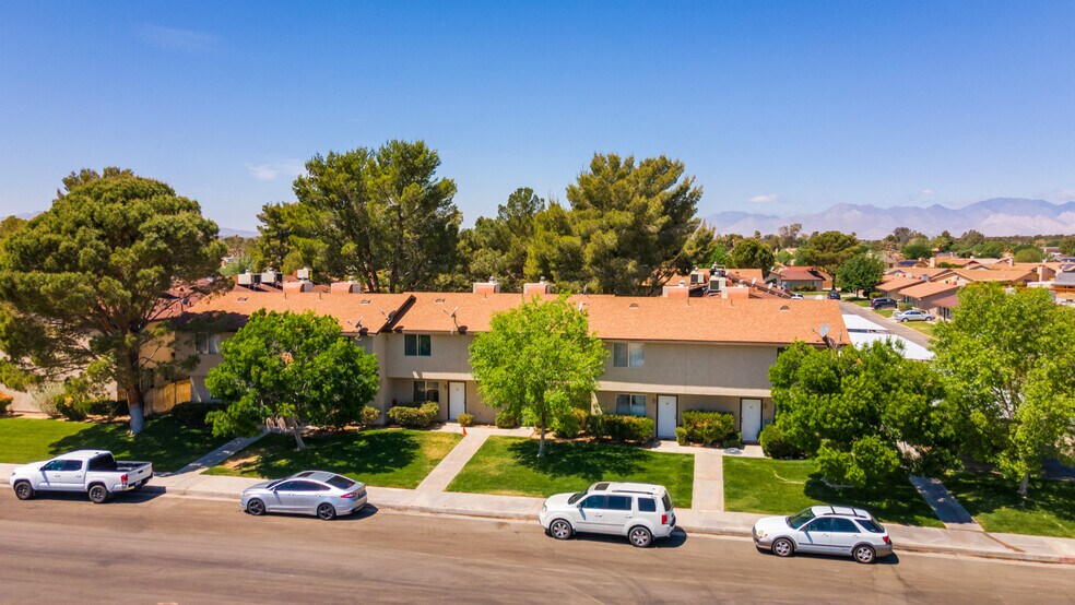 121 N Gateway Blvd, Ridgecrest, CA à vendre - Photo du bâtiment - Image 2 de 16