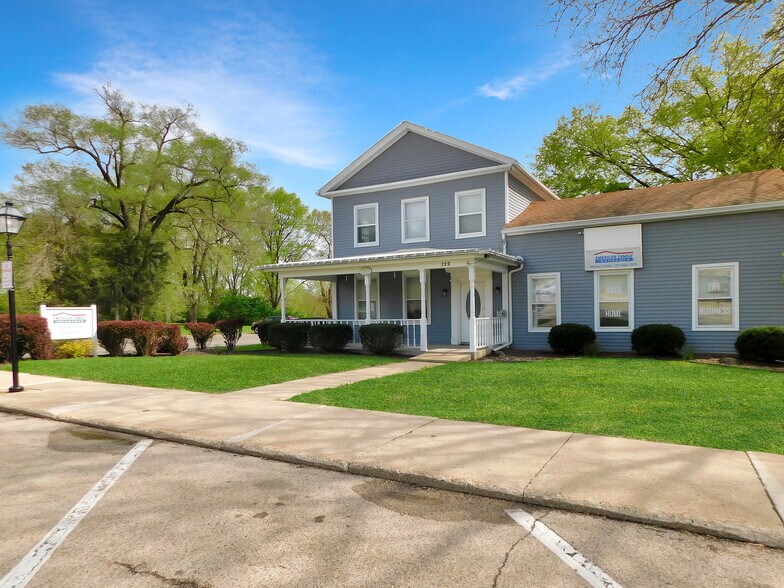 122 E Main St, Rockton, IL à louer - Photo du bâtiment - Image 2 de 28