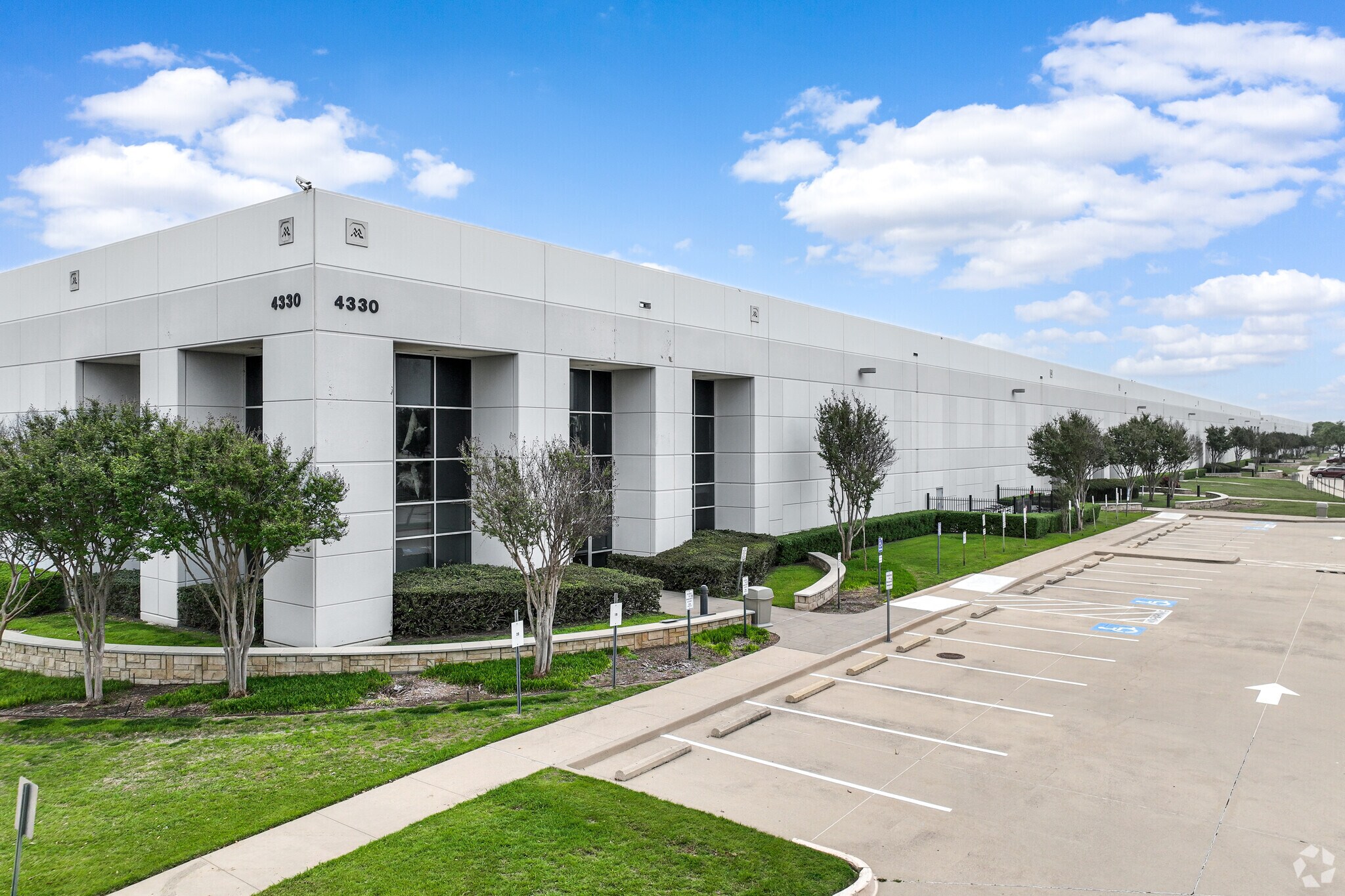 4320 N Sylvania Ave, Fort Worth, TX for lease Primary Photo- Image 1 of 9