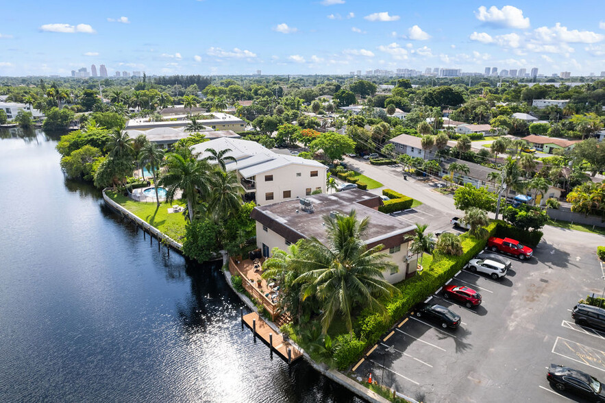 821 NE 18th Ct, Fort Lauderdale, FL à vendre - A rien - Image 2 de 6