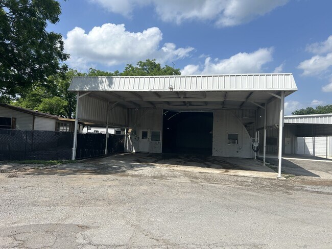 Plus de détails pour 2906 Woodlawn Rd, McKinney, TX - Industriel à louer
