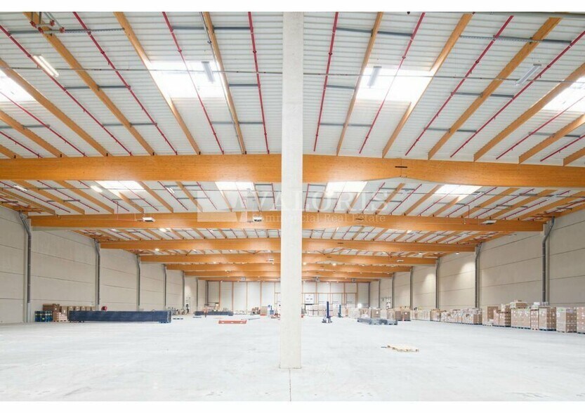 Route De Lapalud, Bollène for lease - Interior Photo - Image 1 of 9