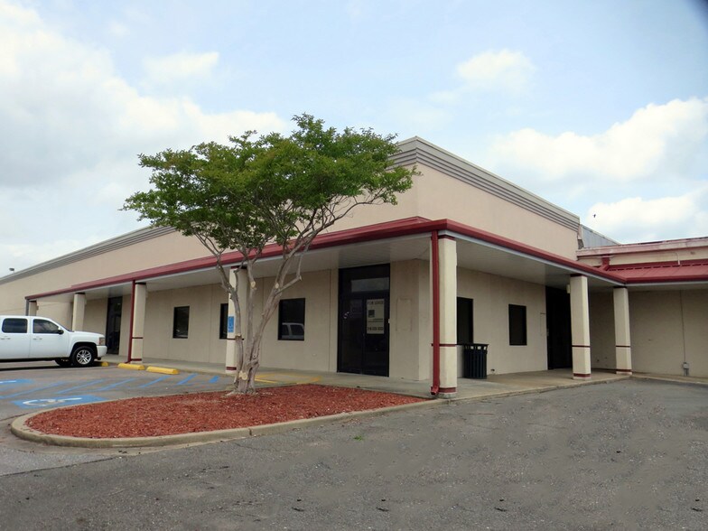 1804 MacArthur Dr, Alexandria, LA à louer - Photo du bâtiment - Image 2 de 14