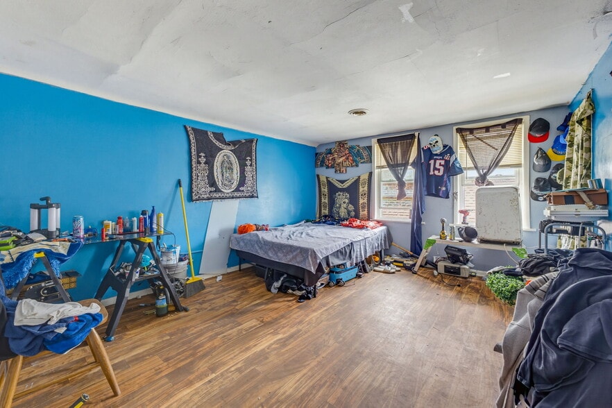 18-unit South Side Multifamily Portfolio portfolio of 1 properties for sale on LoopNet.ca - Building Photo - Image 3 of 30