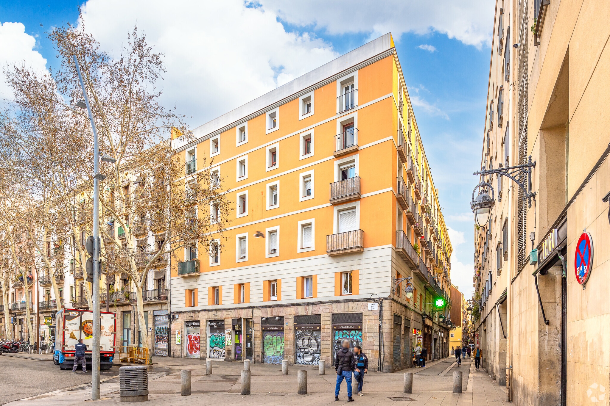 Multifamily in Barcelona, Barcelona for sale Primary Photo- Image 1 of 3
