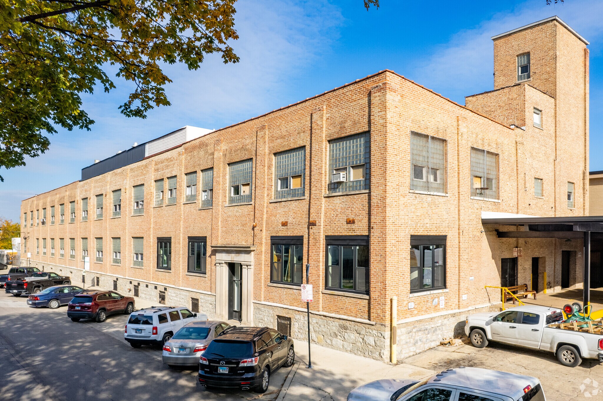 2321 N Keystone Ave, Chicago, IL à louer Photo du bâtiment- Image 1 de 7