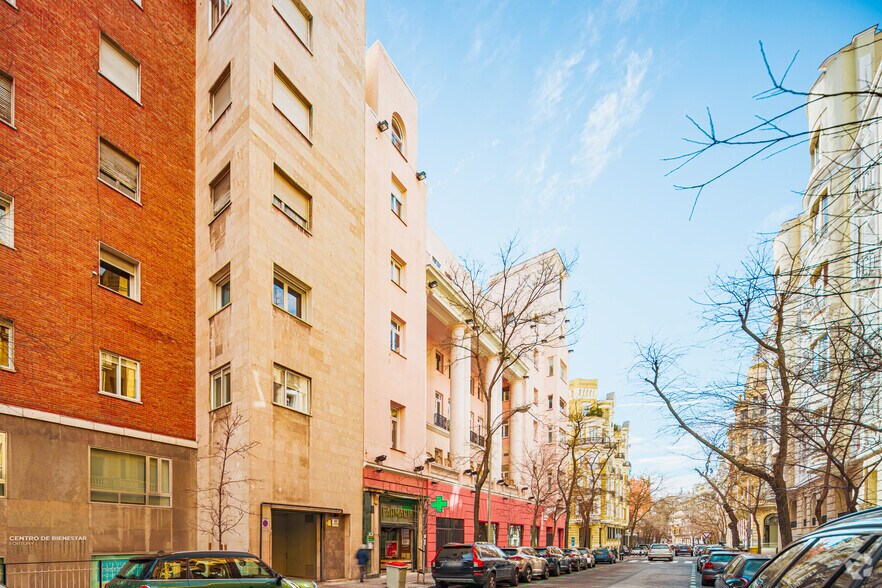 Calle Marqués Riscal, 11, Madrid, Madrid à louer - Photo du bâtiment - Image 2 de 4