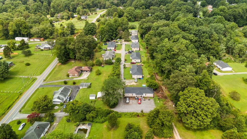 3346 Clay Apartments Ct, Lenoir, NC for sale - Building Photo - Image 3 of 43