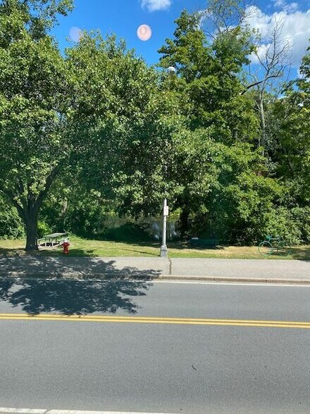 11 River St, Wellesley, MA à louer - Photo du bâtiment - Image 3 de 4