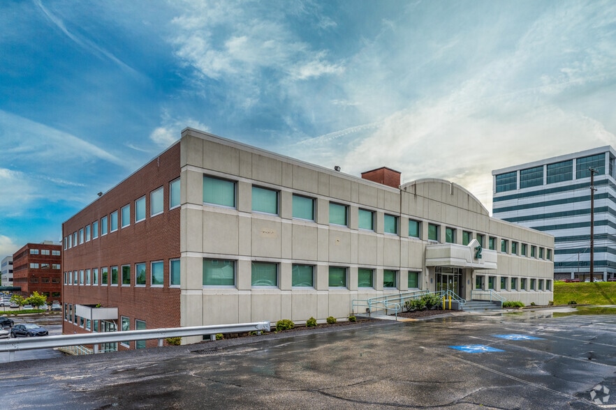 875 Greentree Rd, Pittsburgh, PA for lease - Building Photo - Image 2 of 5