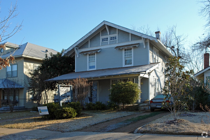 1016 N Bishop Ave, Dallas, TX for lease - Primary Photo - Image 1 of 2