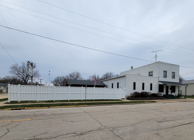 207 S Butler St, Nelson, IL à vendre - Photo du bâtiment - Image 2 de 59