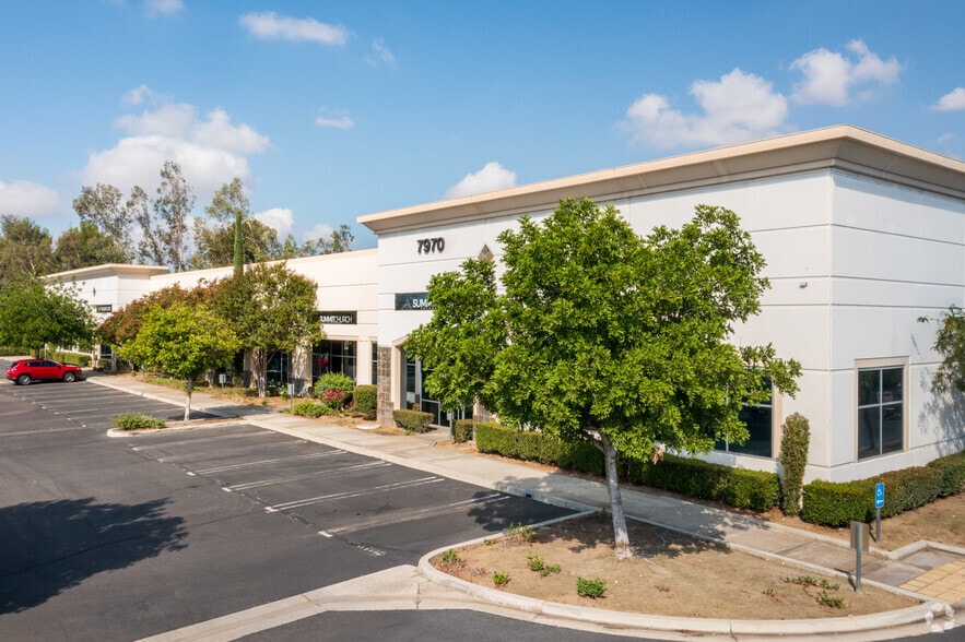 7970 Cherry Ave, Fontana, CA for lease - Primary Photo - Image 1 of 67