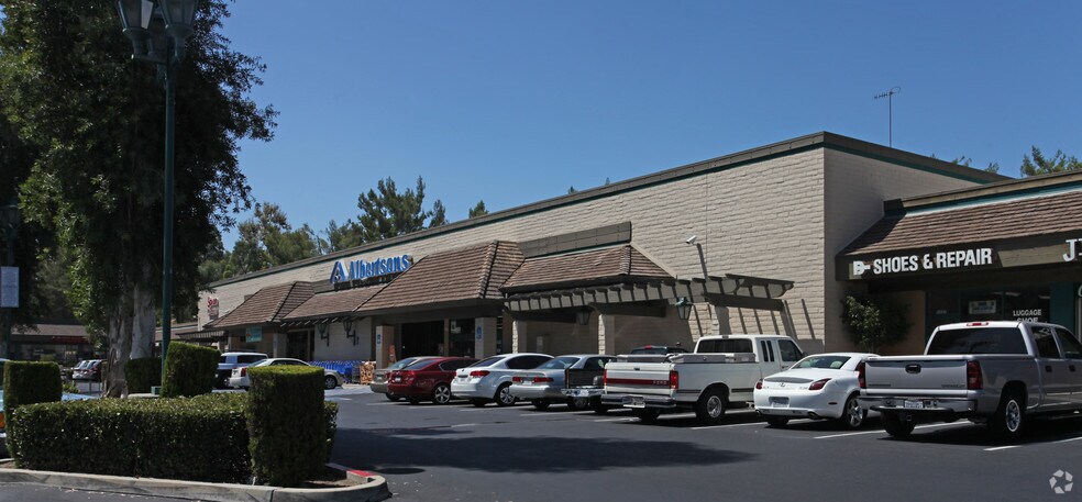 1235 S Diamond Bar Blvd, Diamond Bar, CA à louer - Photo du bâtiment - Image 3 de 4