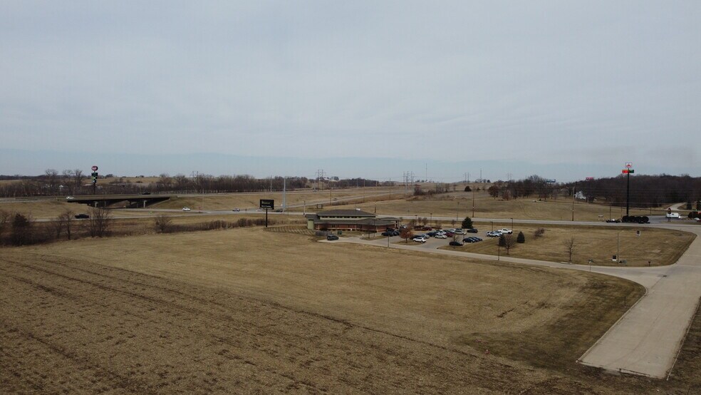 3 Commercial Dr, Riverside, IA à vendre - Photo du bâtiment - Image 1 de 5