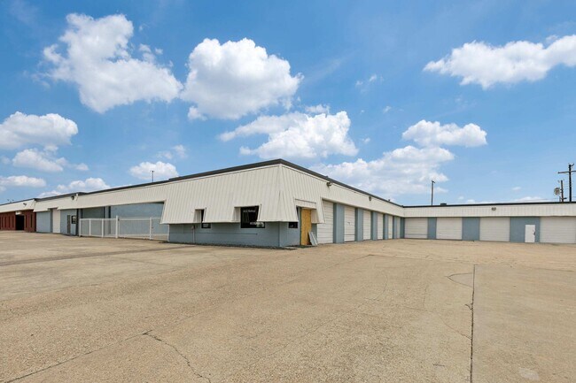 More details for 400 Bishop Ave, Richardson, TX - Industrial for Lease