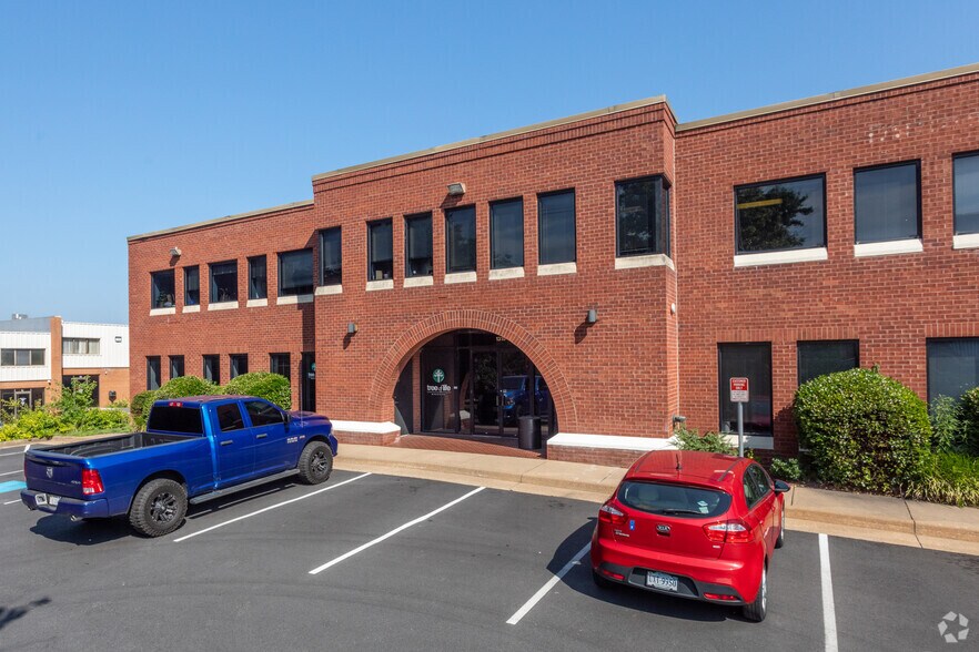 1319 Shepard Dr, Sterling, VA à louer - Photo du bâtiment - Image 2 de 14