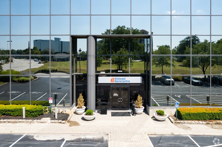 500 Chesterfield Ctr, Chesterfield, MO à louer - Photo du bâtiment - Image 3 de 8