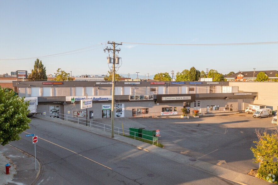 3090 Nanaimo St, Victoria, BC for lease - Building Photo - Image 3 of 6