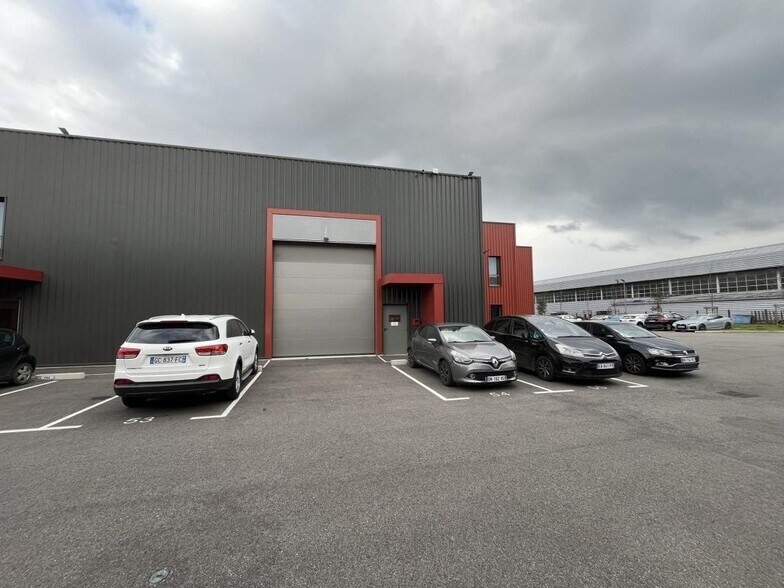 Flex in Chassieu for lease - Building Photo - Image 3 of 35