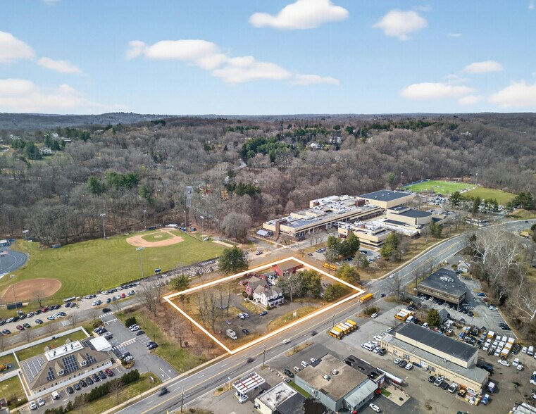387 Danbury Rd, Wilton, CT à vendre - Photo du bâtiment - Image 2 de 12