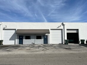 1900-2261 NW 29th St, Oakland Park, FL à louer Photo du bâtiment- Image 1 de 8