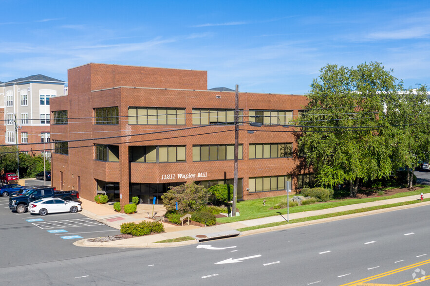 11211 Waples Mill Rd, Fairfax, VA à vendre - Photo du bâtiment - Image 1 de 1