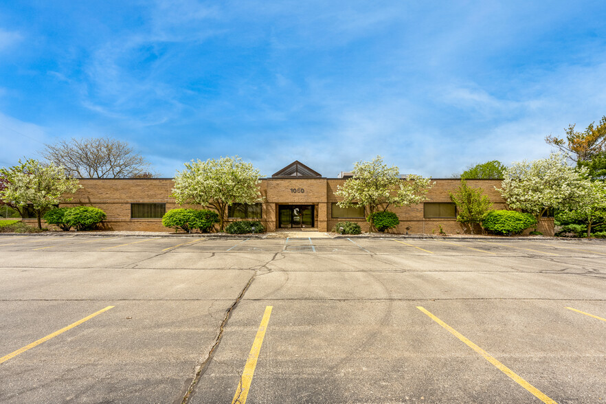 1050 W Silverbell Rd, Lake Orion, MI for sale - Building Photo - Image 2 of 35