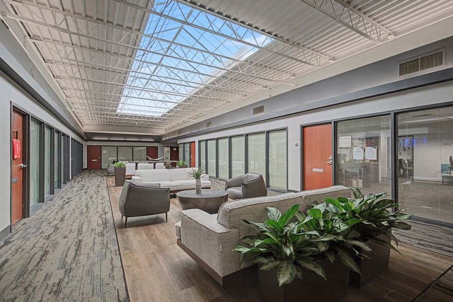 301 Sovereign Ct, Manchester, MO for lease - Building Photo - Image 2 of 6