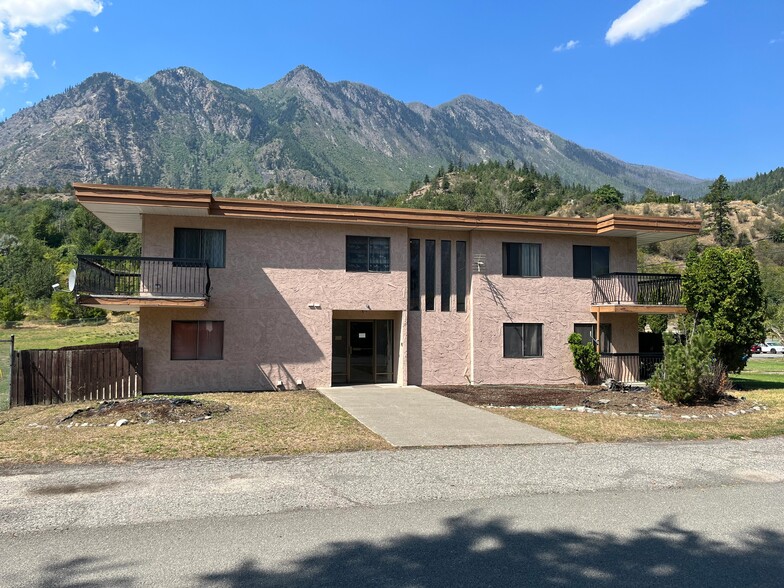 1131-1151 Murray St, Lillooet, BC à vendre - Photo du bâtiment - Image 2 de 13