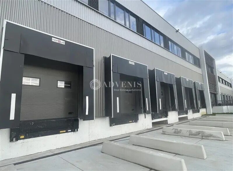 Industrial in Garges-lès-Gonesse for lease - Building Photo - Image 1 of 11