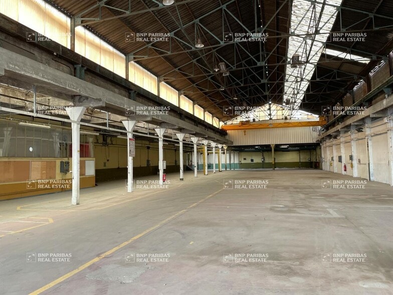 Industrial in Nantes for lease - Interior Photo - Image 2 of 8