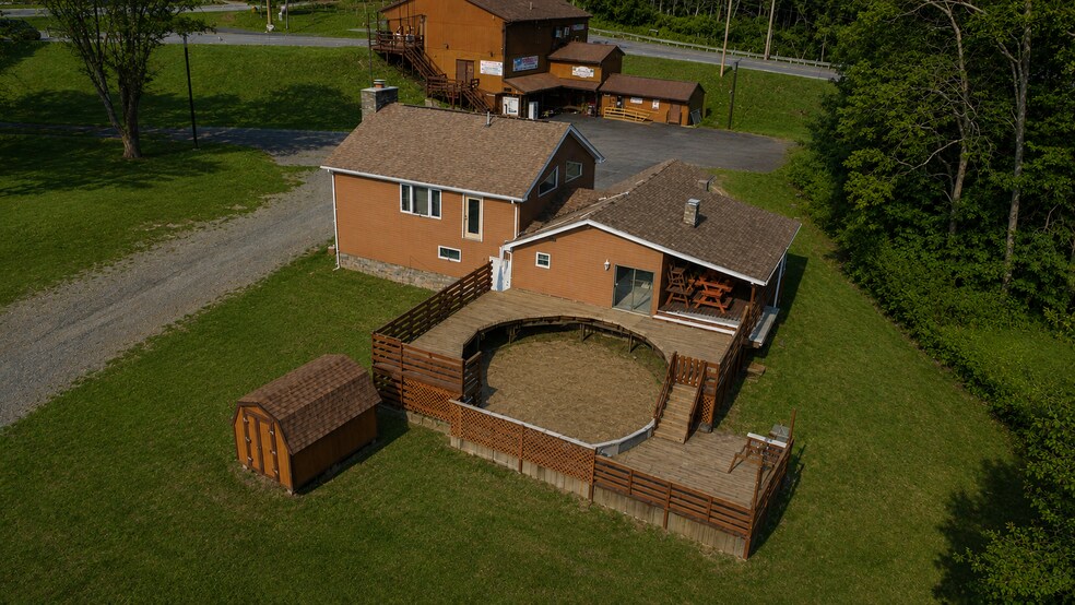 346 Route 711, Jones Mills, PA à vendre - Photo du bâtiment - Image 3 de 44