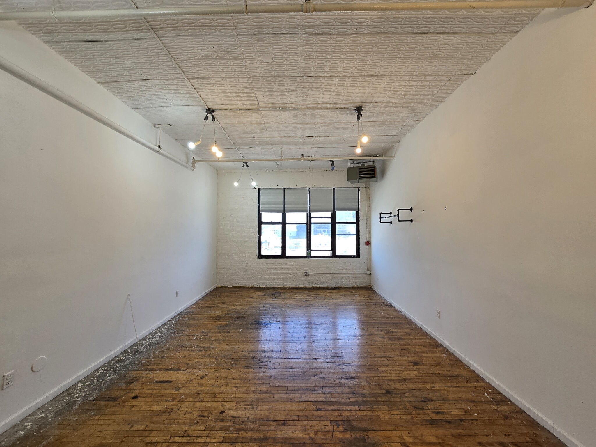 117 Grattan St, Brooklyn, NY for lease Interior Photo- Image 1 of 5