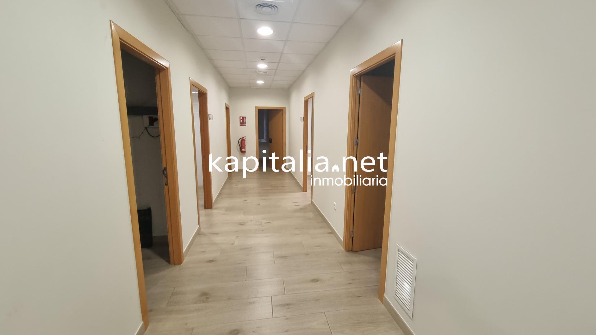 Retail in València for lease Interior Photo- Image 1 of 8