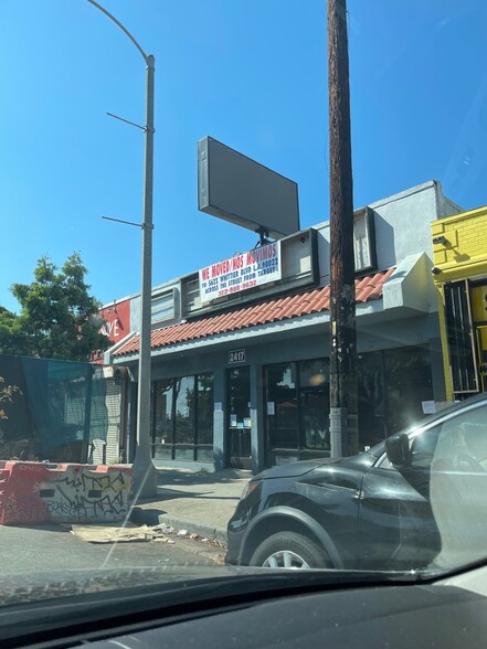 2415-2419 E Cesar E Chavez Ave, Los Angeles, CA à louer - Photo du bâtiment - Image 1 de 3