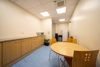 27 Ensign Way, Southampton for lease Interior Photo- Image 2 of 8