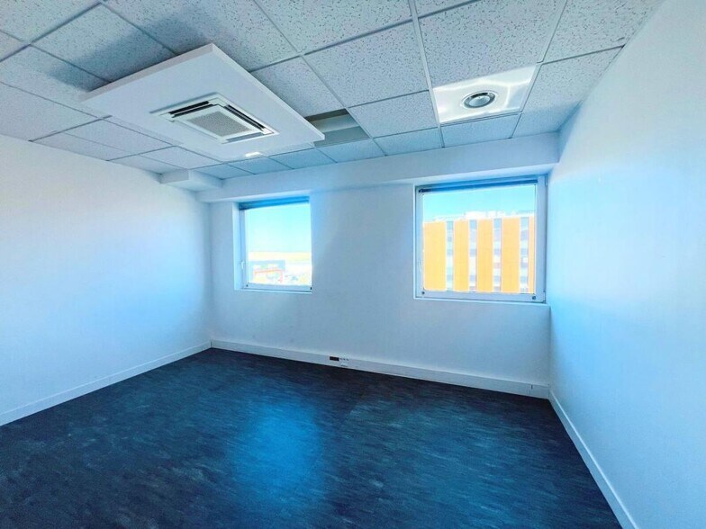 17 Rue Des Frères Lumière, Plaisir à louer - Photo intérieure - Image 3 de 11